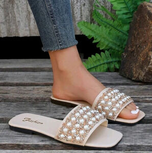 Women's Fashionable Luxurious Pearl Decoration Slippers With A Single Strap